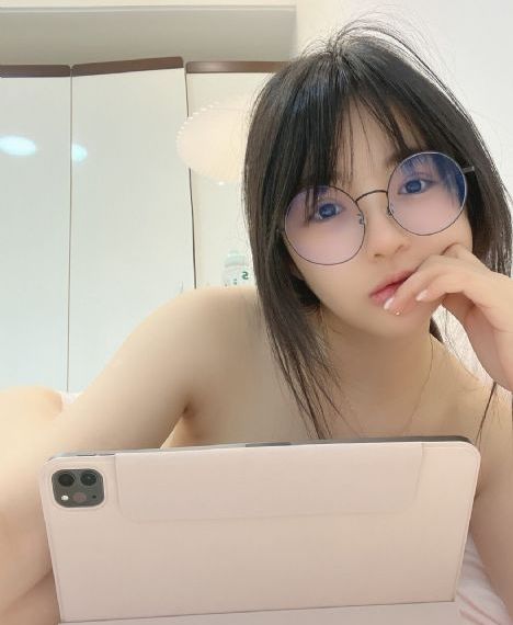 草莓美女视频网站视频_1080免费全集观看